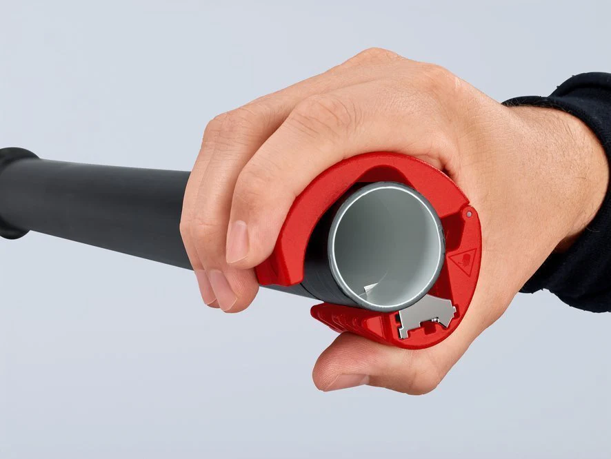 KNIPEX BiX® Plastic Pipe Cutter & Sealing Sleeves - 90 22 10 BK - Image 4