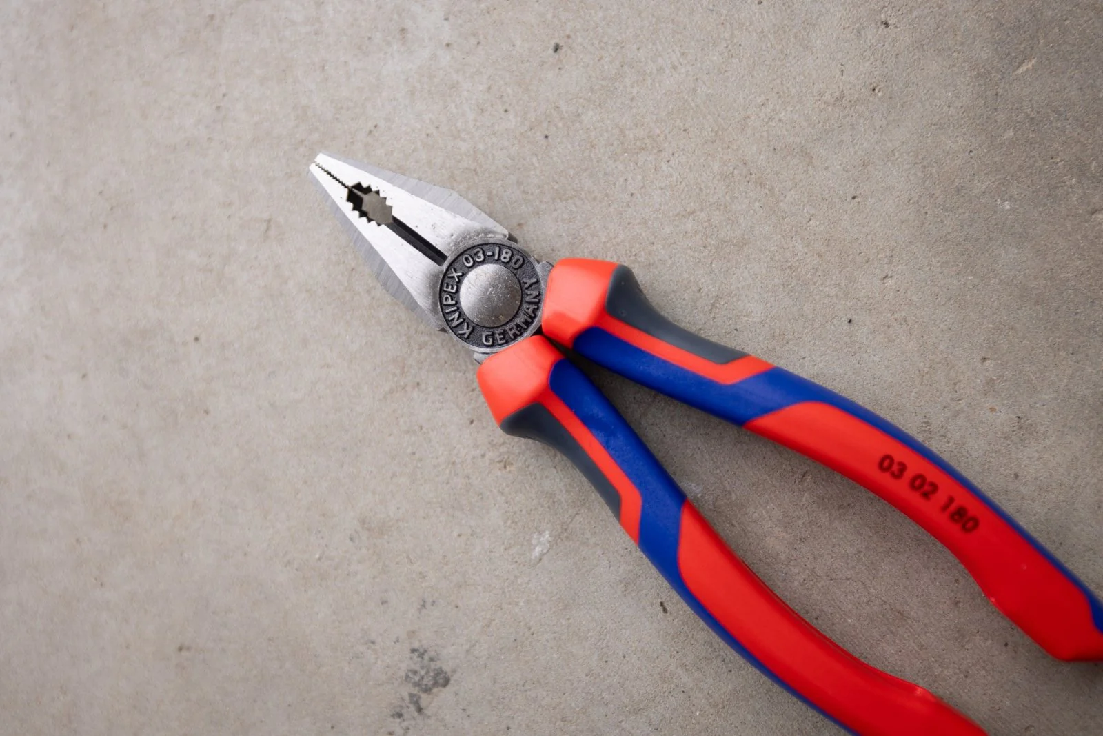 KNIPEX 03 02 180 Combination Pliers - Image 2