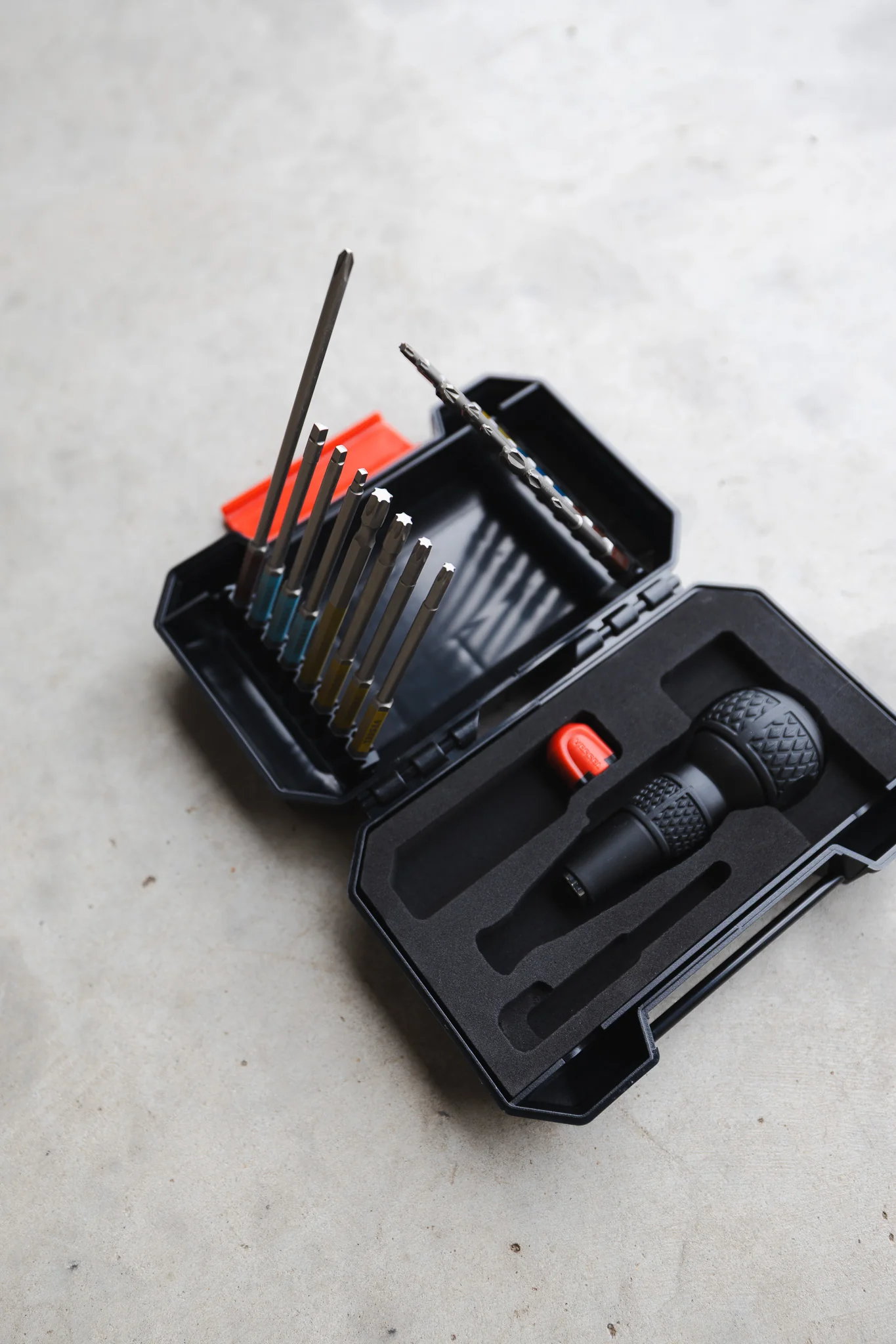Vessel 16 Piece GOSAI (3) Bit Set + Ball Grip Bit Holder in Hard Case - Image 6